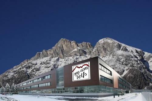 Die Vorderansicht des BRG BORG Telfs.